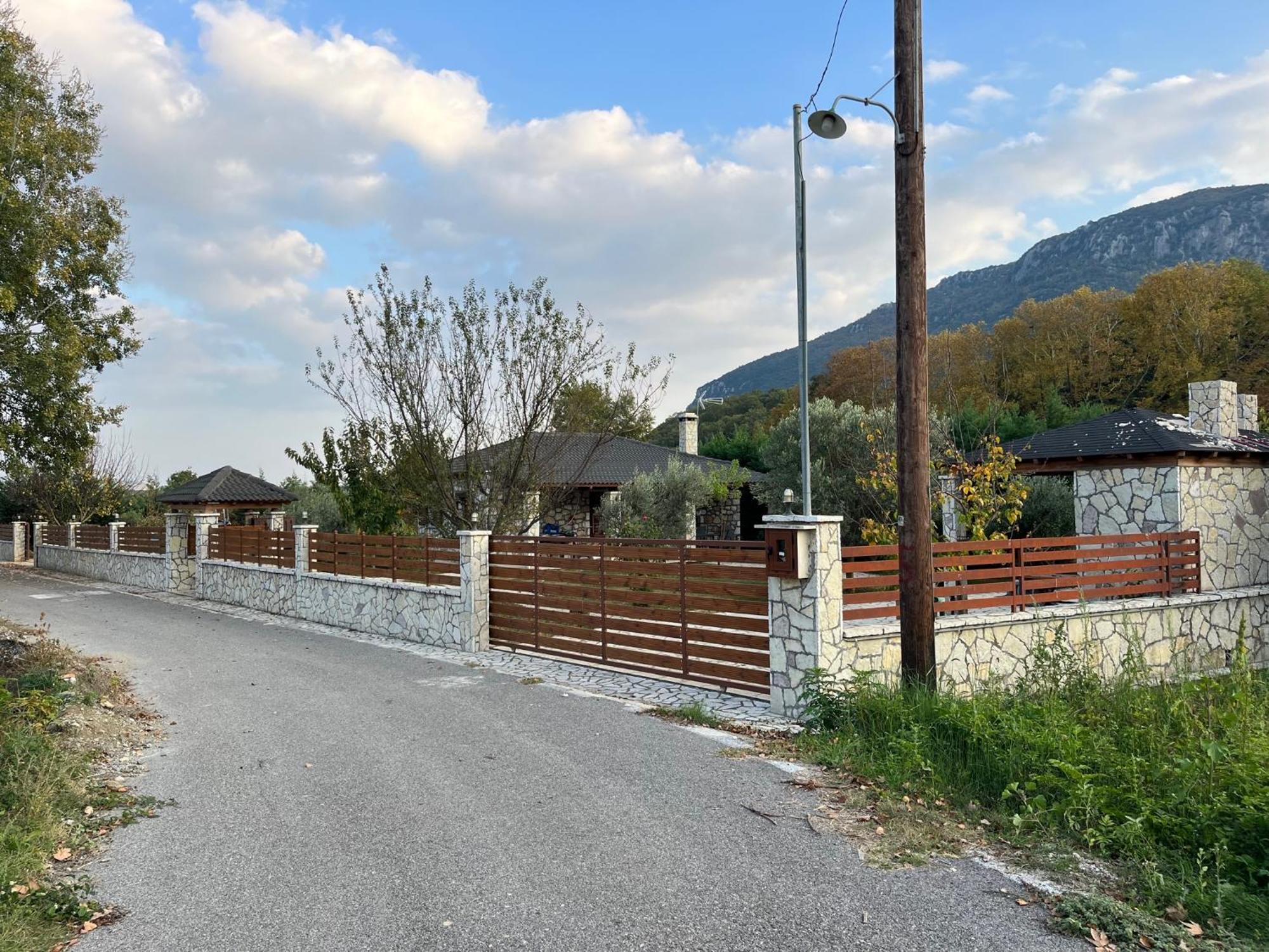 Το Πετρινο Σπιτι Του Καστρη! Με Θεα Τα Μετεωρα Βίλα Καλαμπάκα Εξωτερικό φωτογραφία